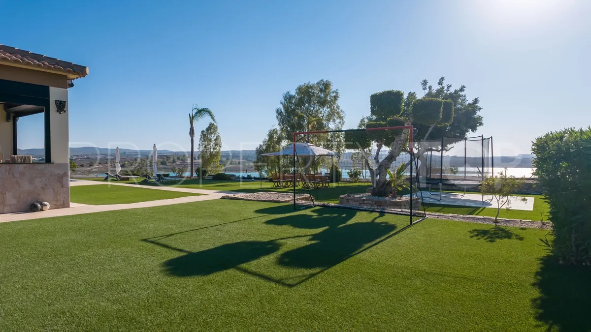Villa a la venta en Torremendo con 6 dormitorios