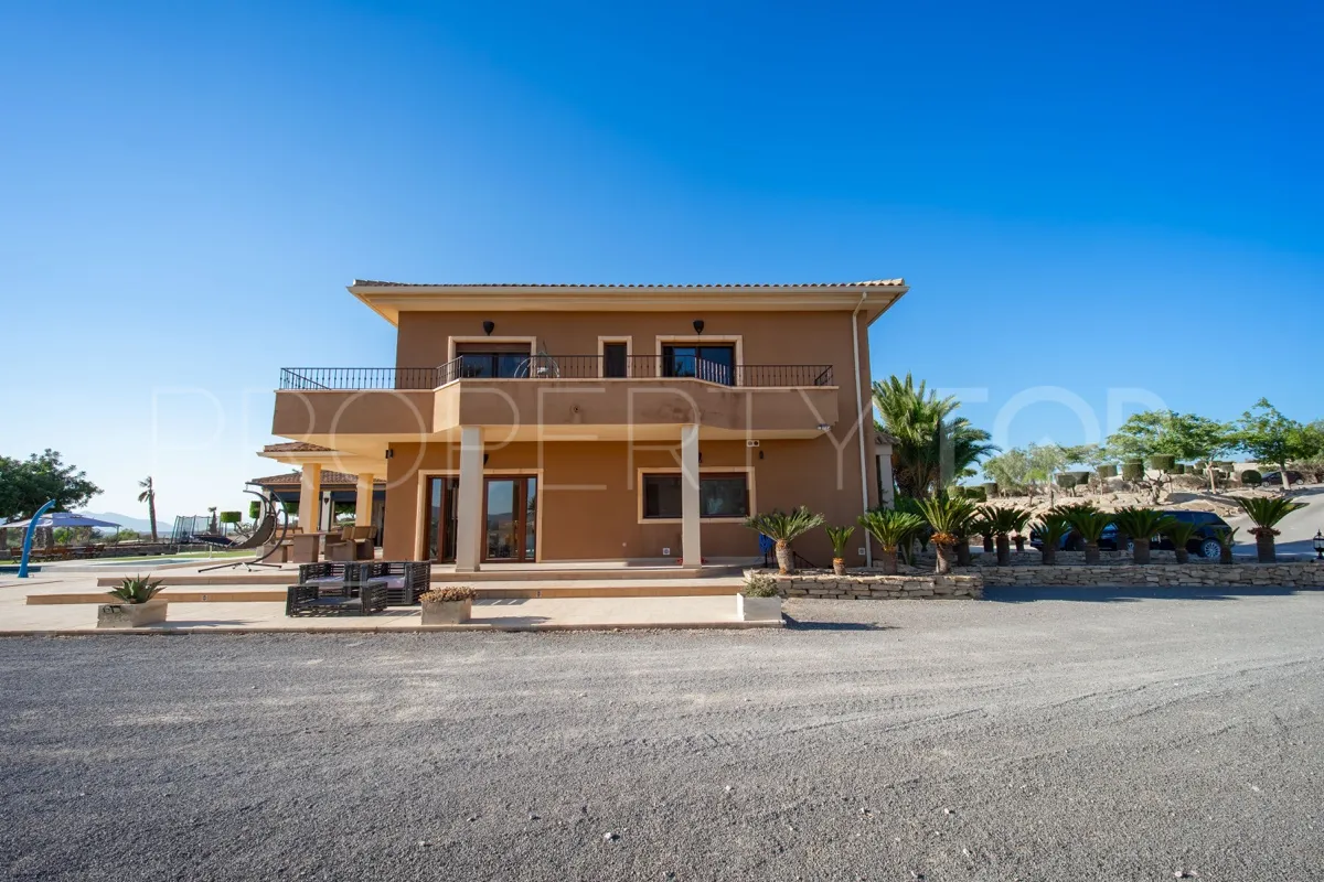Villa a la venta en Torremendo con 6 dormitorios