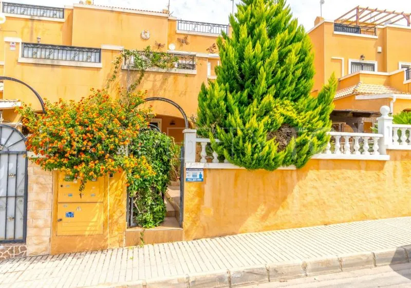 Adosado con 3 dormitorios en venta en Los Altos de Marbella