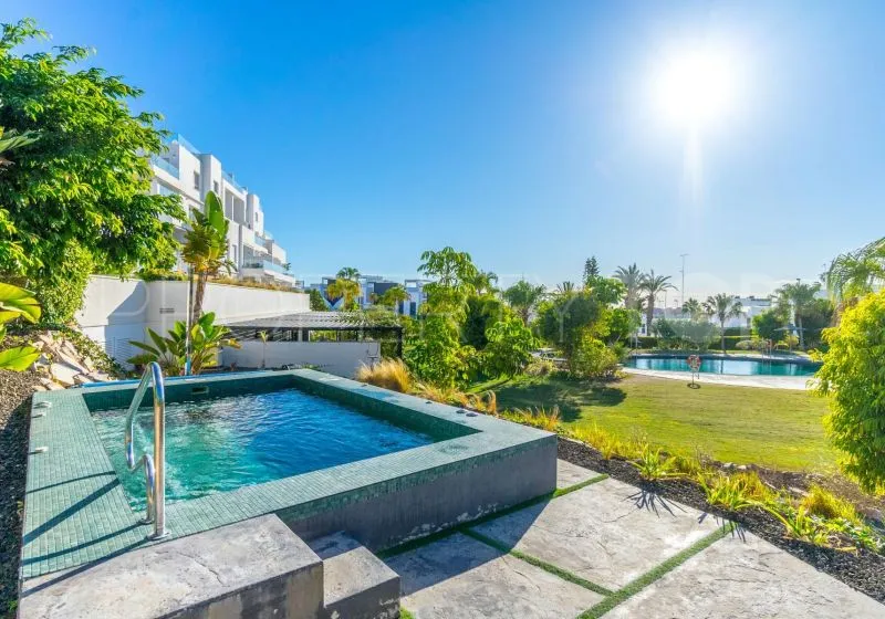 For sale 4 bedrooms apartment in Punta Prima