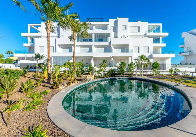 For sale 4 bedrooms apartment in Punta Prima