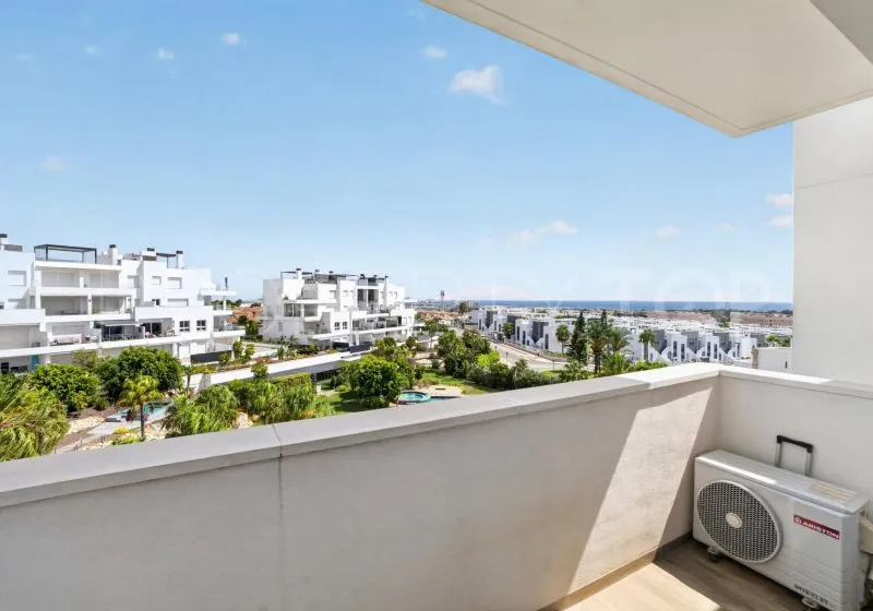 For sale 4 bedrooms apartment in Punta Prima