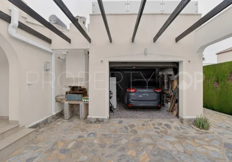 Villa for sale in Alicante with 3 bedrooms