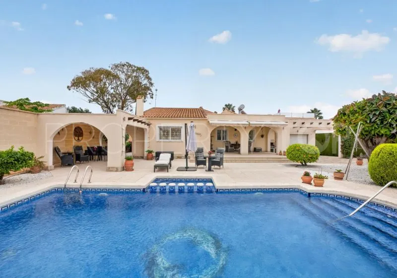 Villa for sale in Alicante with 3 bedrooms