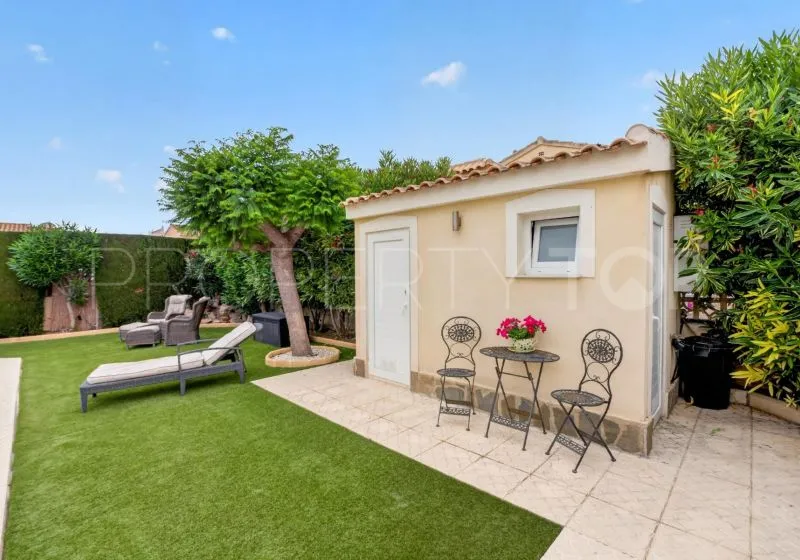 Villa for sale in Alicante with 3 bedrooms