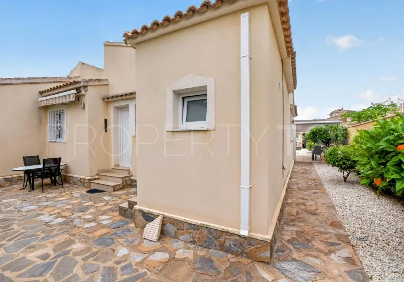 Villa for sale in Alicante with 3 bedrooms
