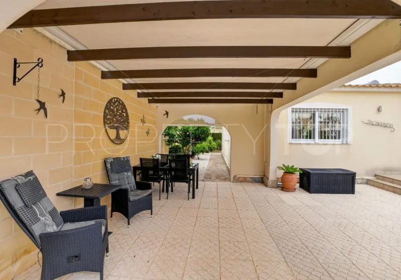 Villa for sale in Alicante with 3 bedrooms