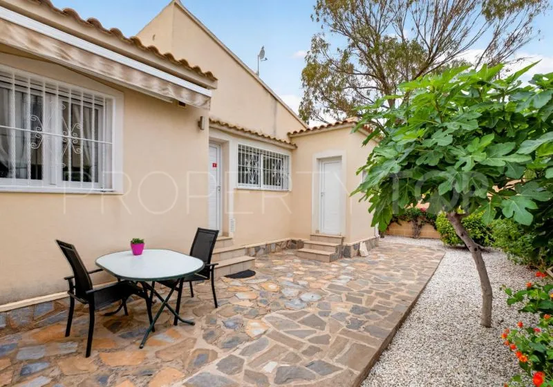 Villa for sale in Alicante with 3 bedrooms