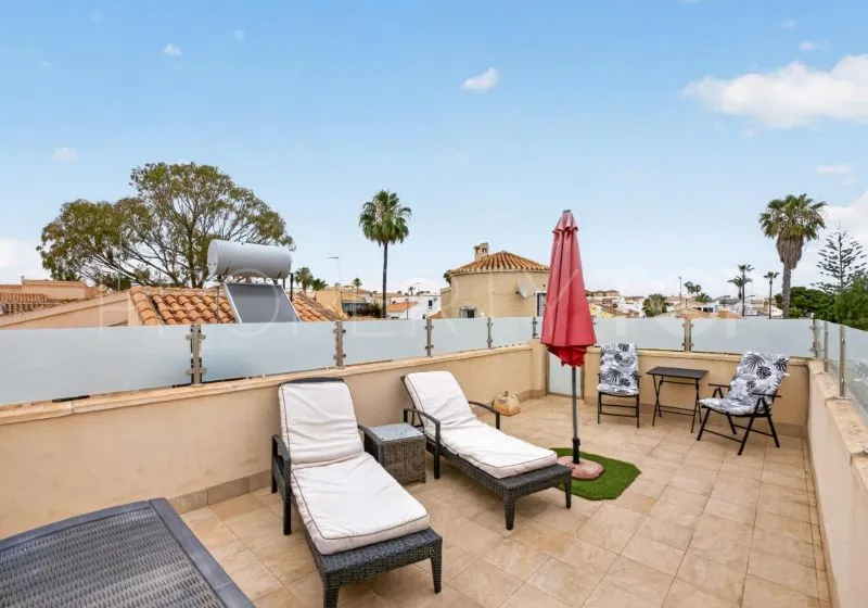 Villa for sale in Alicante with 3 bedrooms