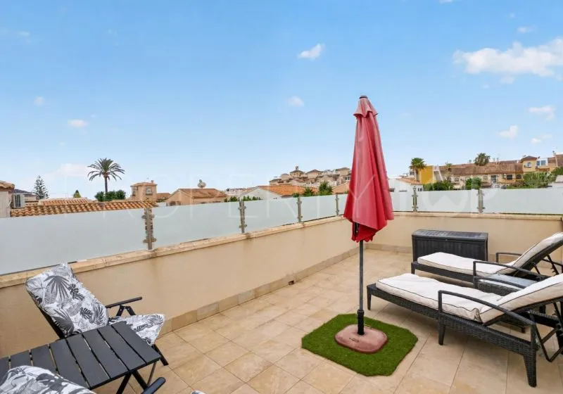 Villa for sale in Alicante with 3 bedrooms