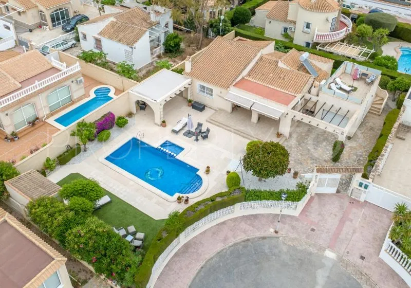 Villa for sale in Alicante with 3 bedrooms