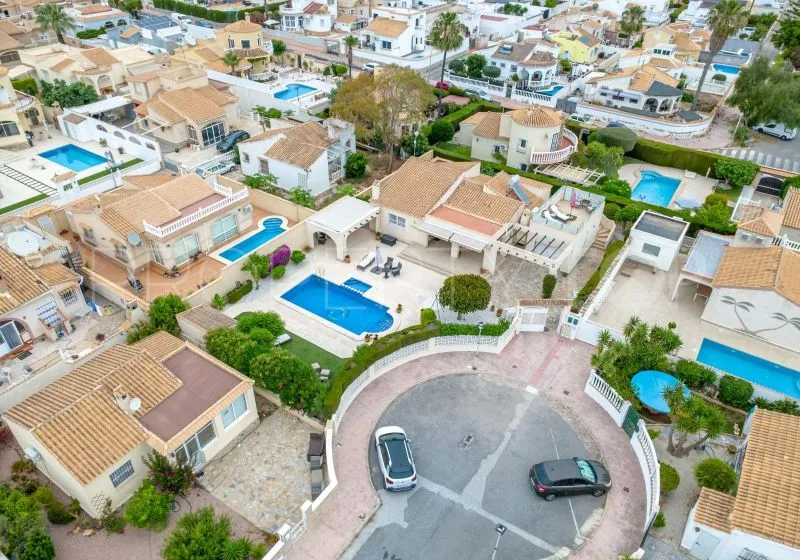 Villa for sale in Alicante with 3 bedrooms