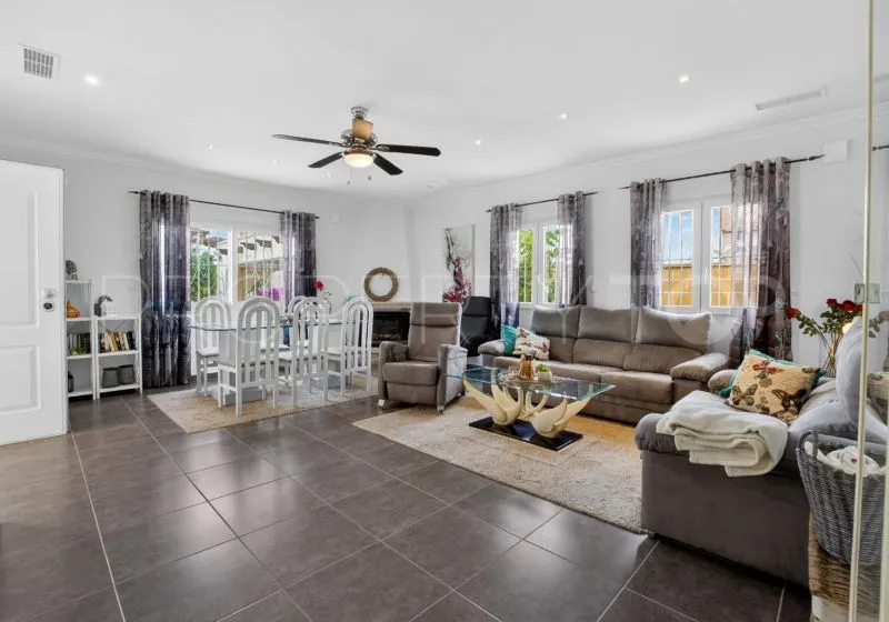 Villa for sale in Alicante with 3 bedrooms