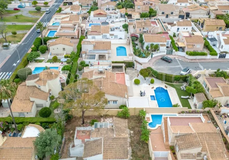 Villa for sale in Alicante with 3 bedrooms
