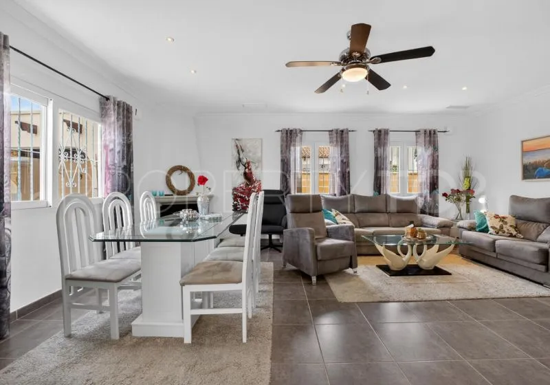 Villa for sale in Alicante with 3 bedrooms