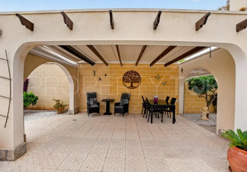 Villa for sale in Alicante with 3 bedrooms