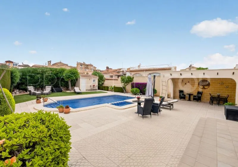 Villa for sale in Alicante with 3 bedrooms