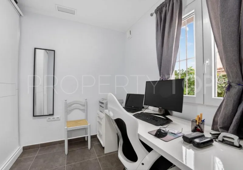 Villa for sale in Alicante with 3 bedrooms