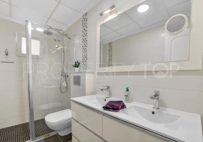 Villa for sale in Alicante with 3 bedrooms