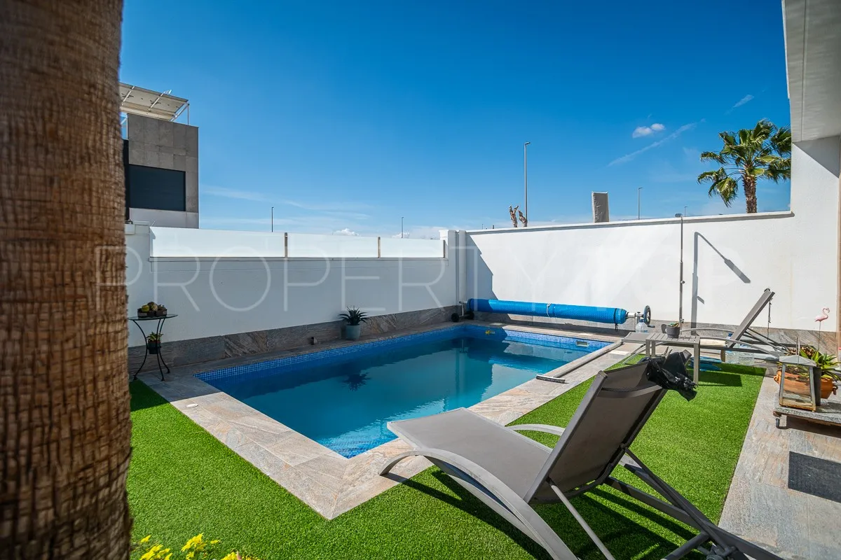 Villa en venta con 3 dormitorios en Pilar de la Horadada
