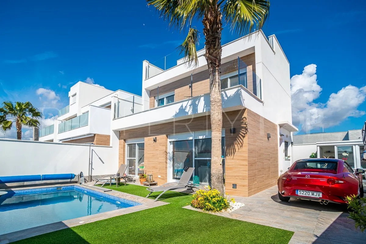 Villa en venta con 3 dormitorios en Pilar de la Horadada