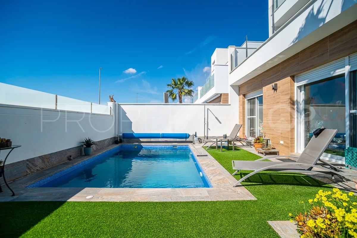 Villa en venta con 3 dormitorios en Pilar de la Horadada