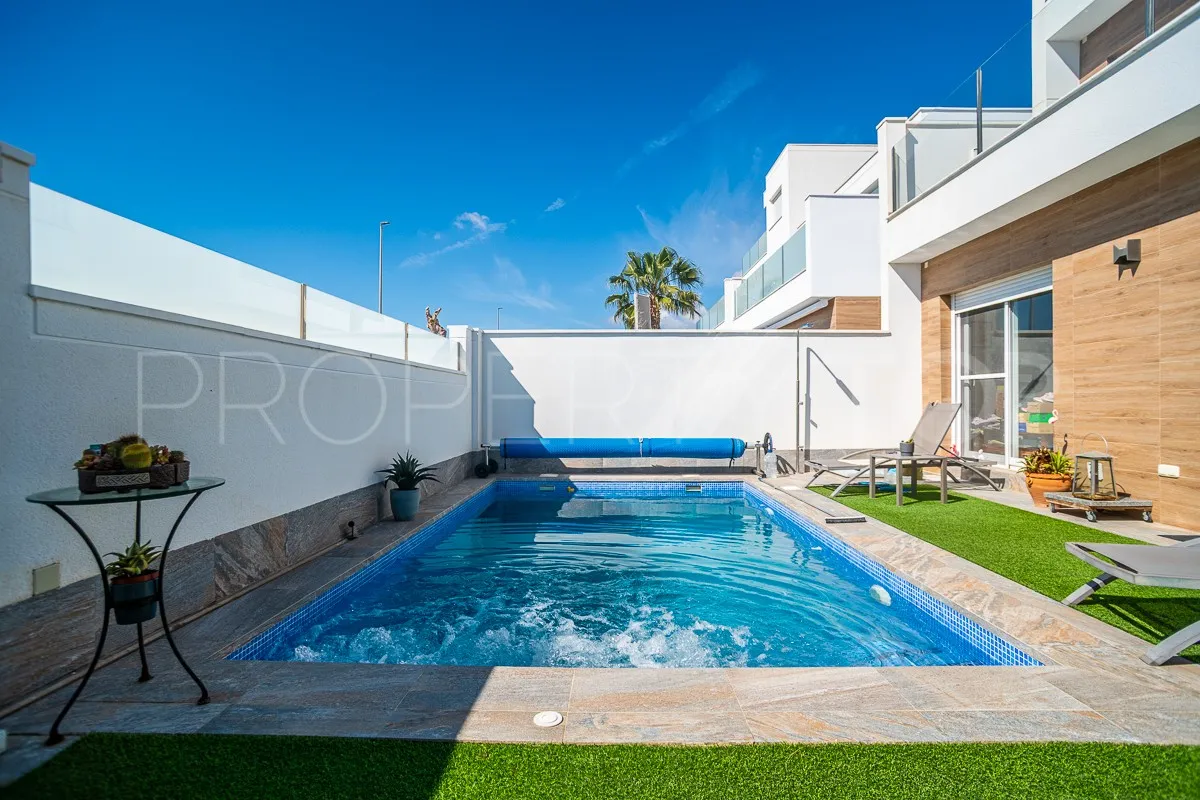 Villa en venta con 3 dormitorios en Pilar de la Horadada