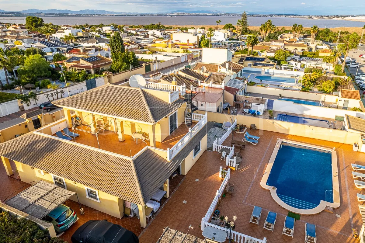 Villa en venta en Los Balcones con 6 dormitorios