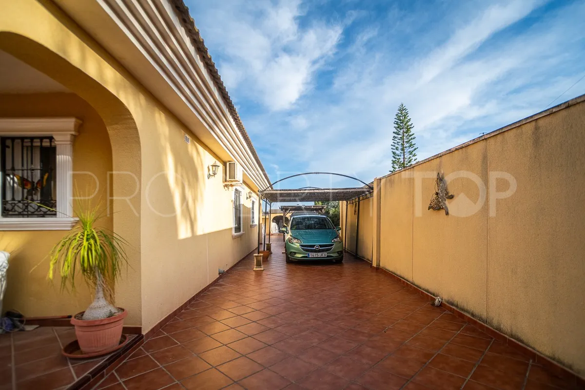 Villa en venta en Los Balcones con 6 dormitorios