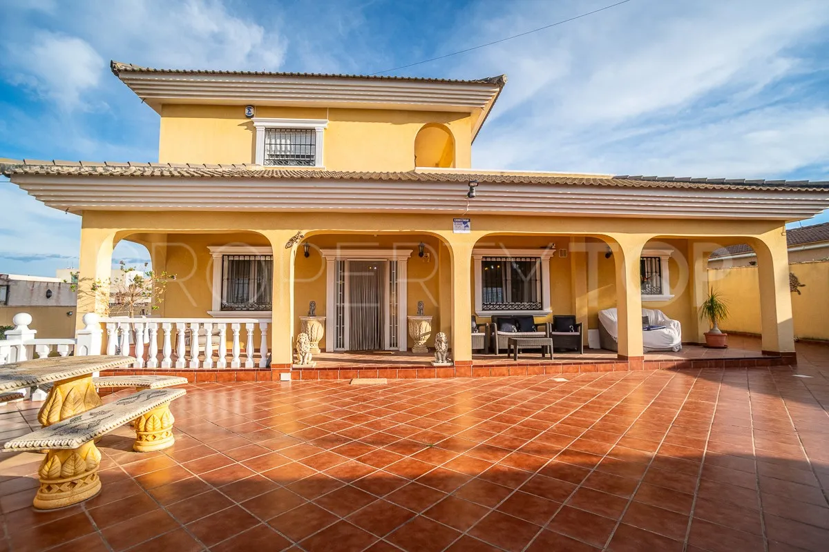 Villa en venta en Los Balcones con 6 dormitorios