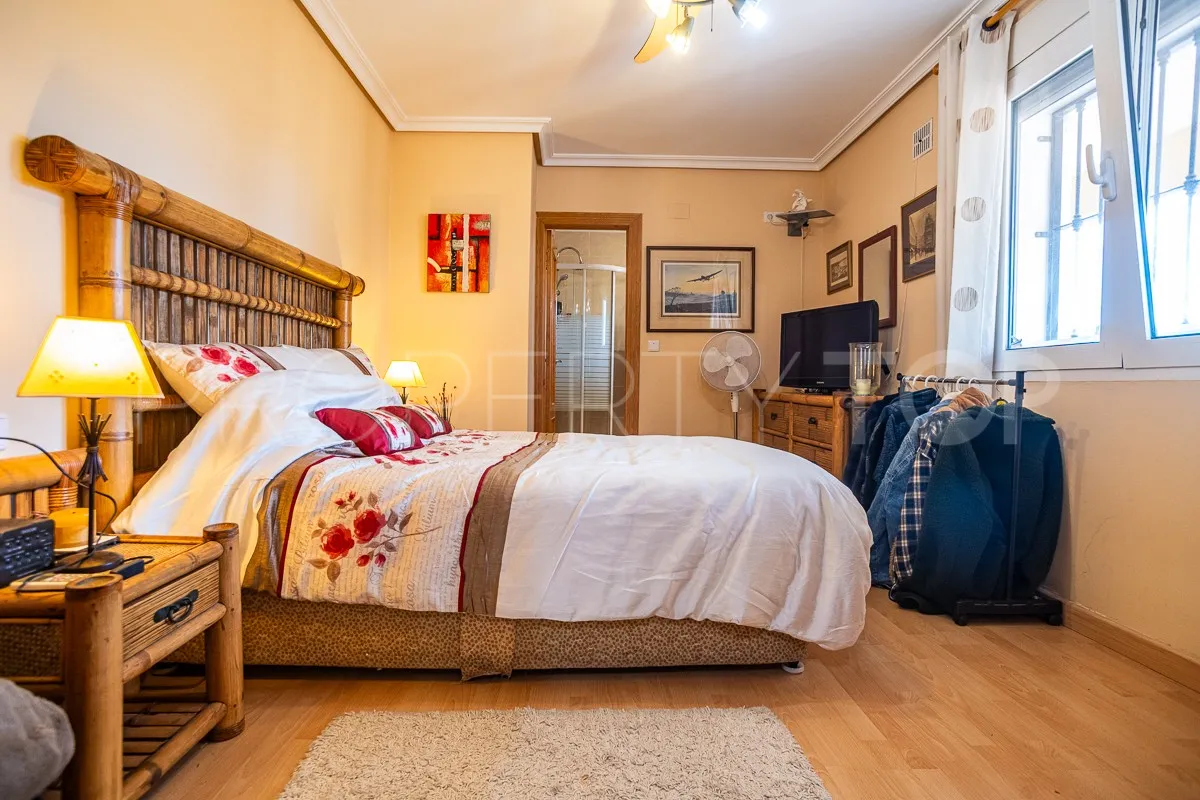 Villa en venta en Los Balcones con 6 dormitorios