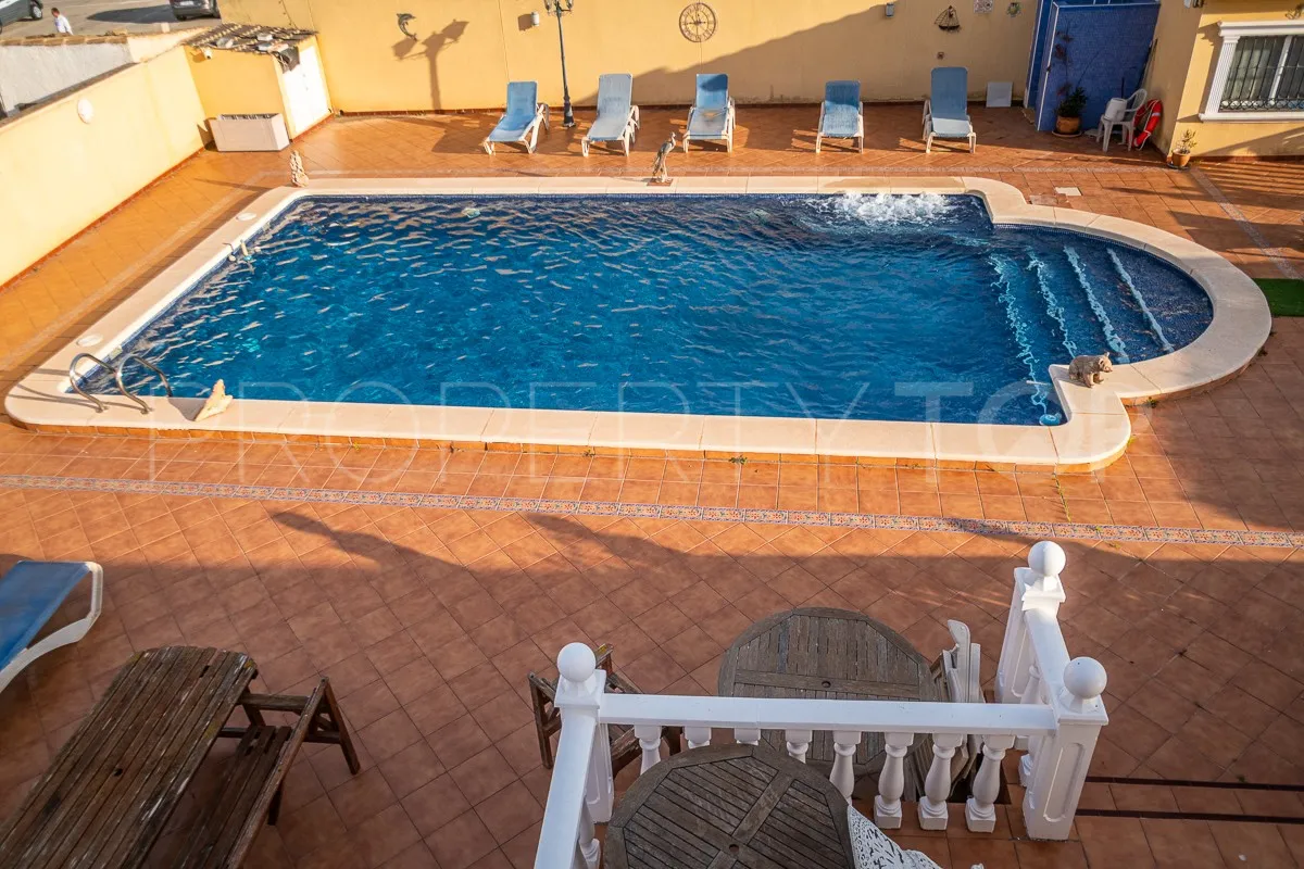 Villa en venta en Los Balcones con 6 dormitorios