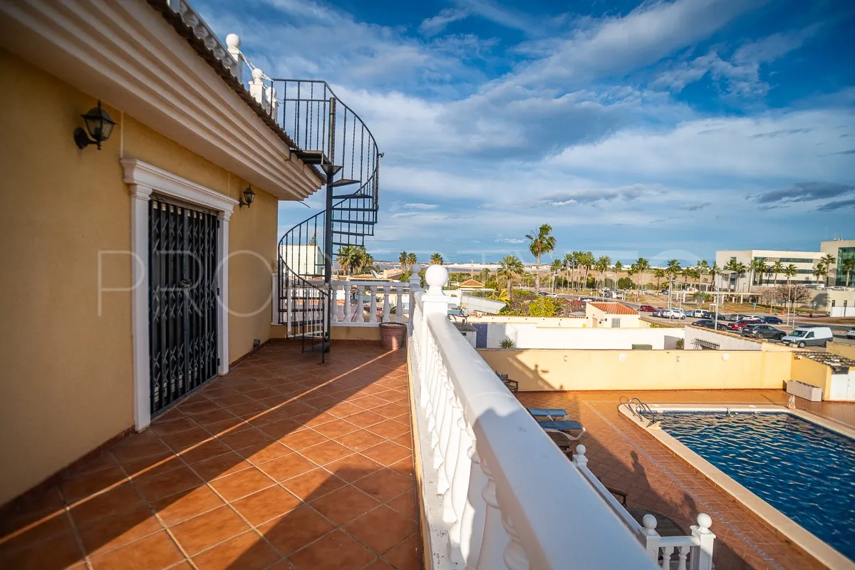 Villa en venta en Los Balcones con 6 dormitorios