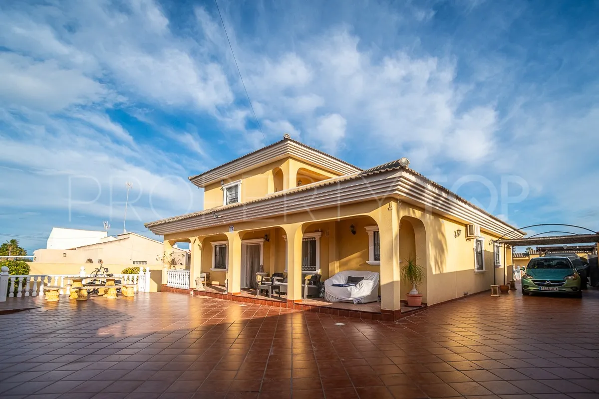 Villa en venta en Los Balcones con 6 dormitorios