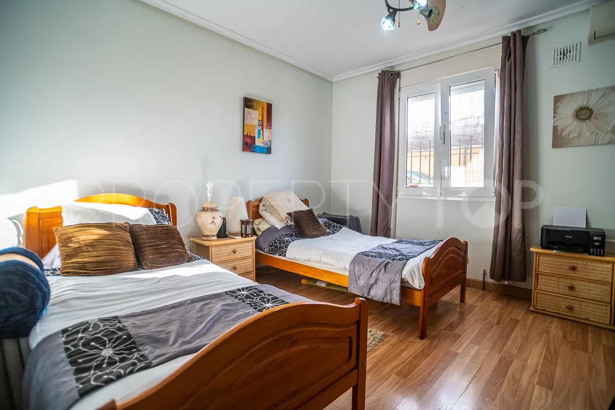 Villa en venta en Los Balcones con 6 dormitorios
