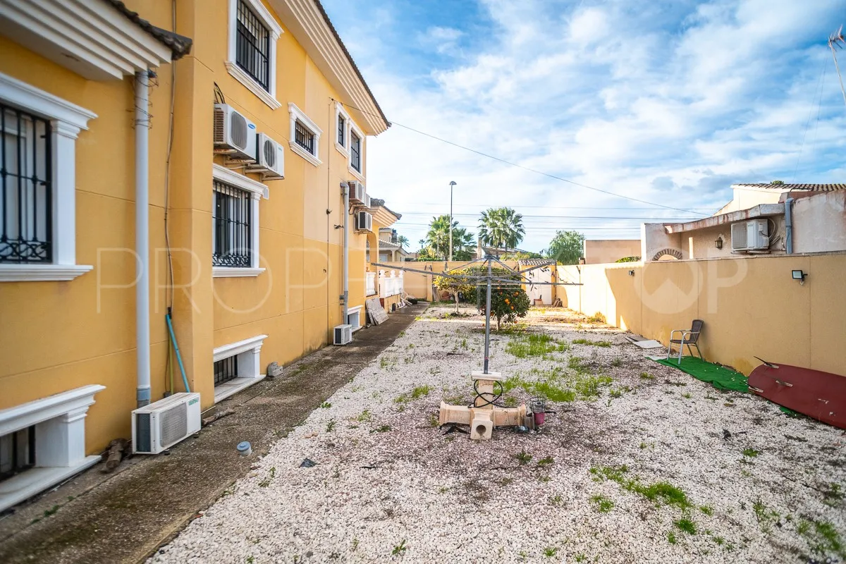 Villa en venta en Los Balcones con 6 dormitorios