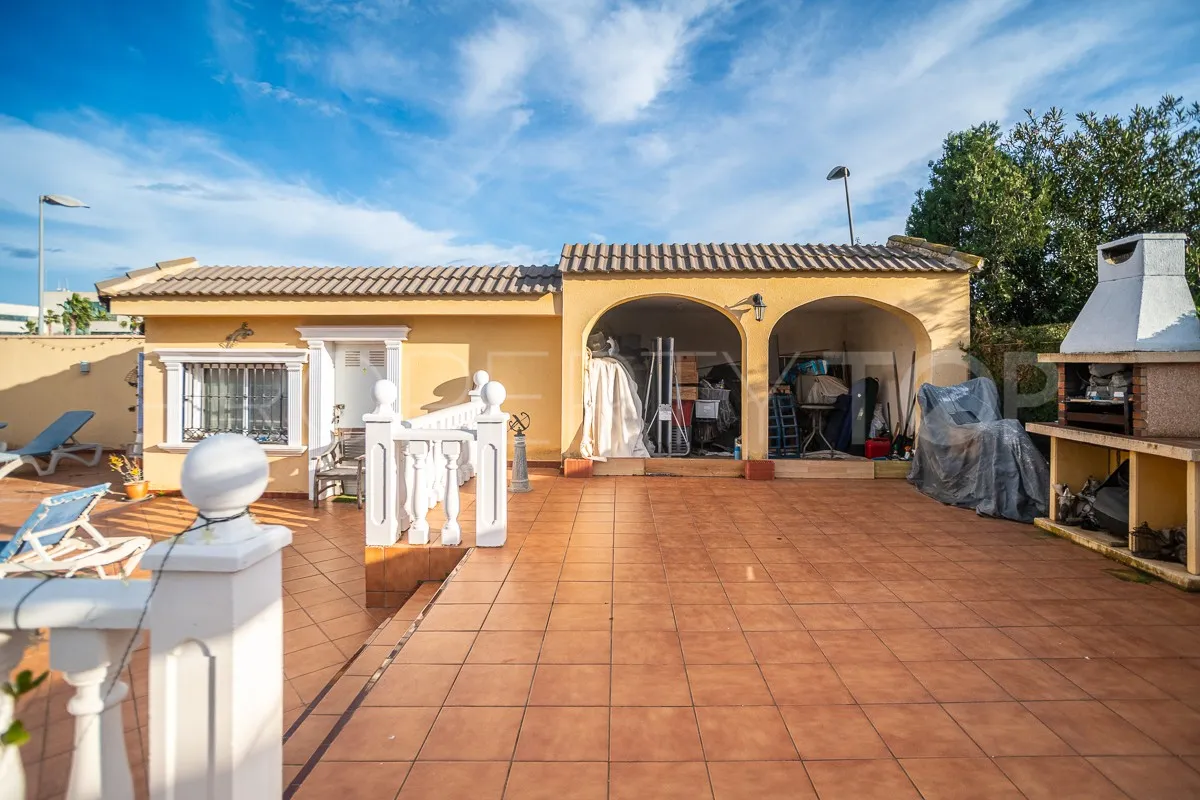Villa en venta en Los Balcones con 6 dormitorios