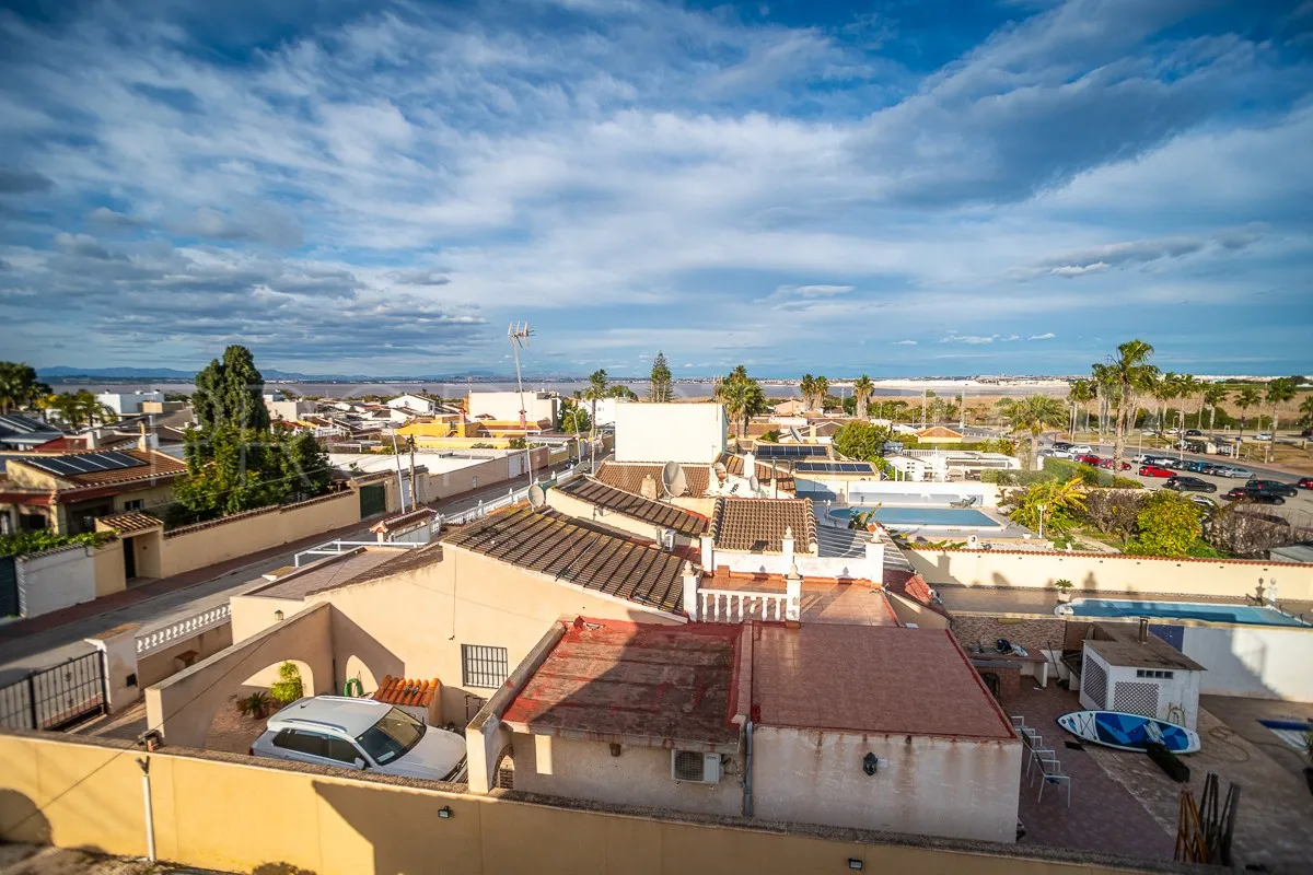 Villa en venta en Los Balcones con 6 dormitorios
