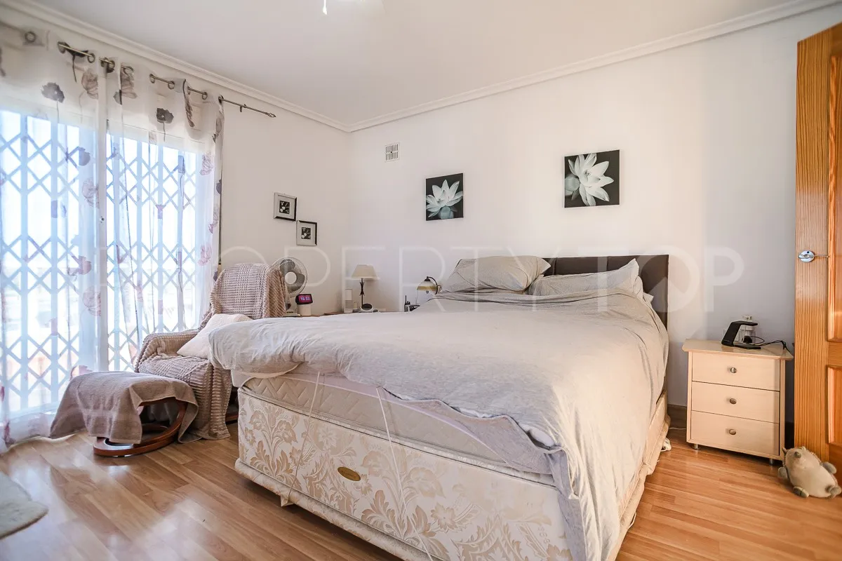 Villa en venta en Los Balcones con 6 dormitorios
