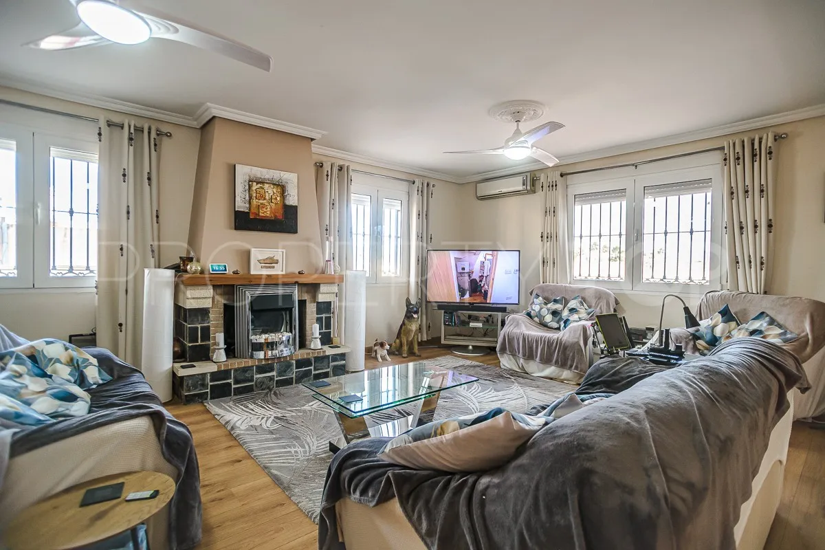 Villa en venta en Los Balcones con 6 dormitorios