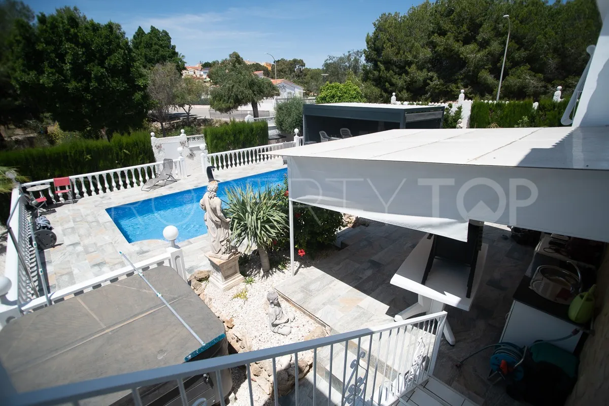 Comprar villa de 3 dormitorios en Villa Marina