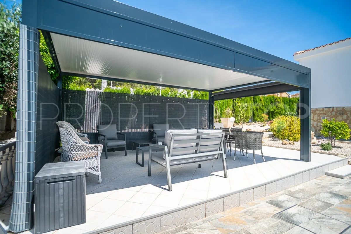 Comprar villa de 3 dormitorios en Villa Marina