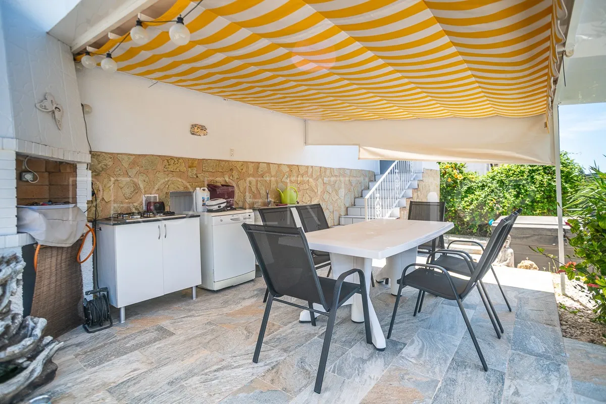 Comprar villa de 3 dormitorios en Villa Marina