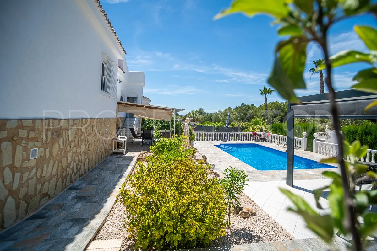 Comprar villa de 3 dormitorios en Villa Marina