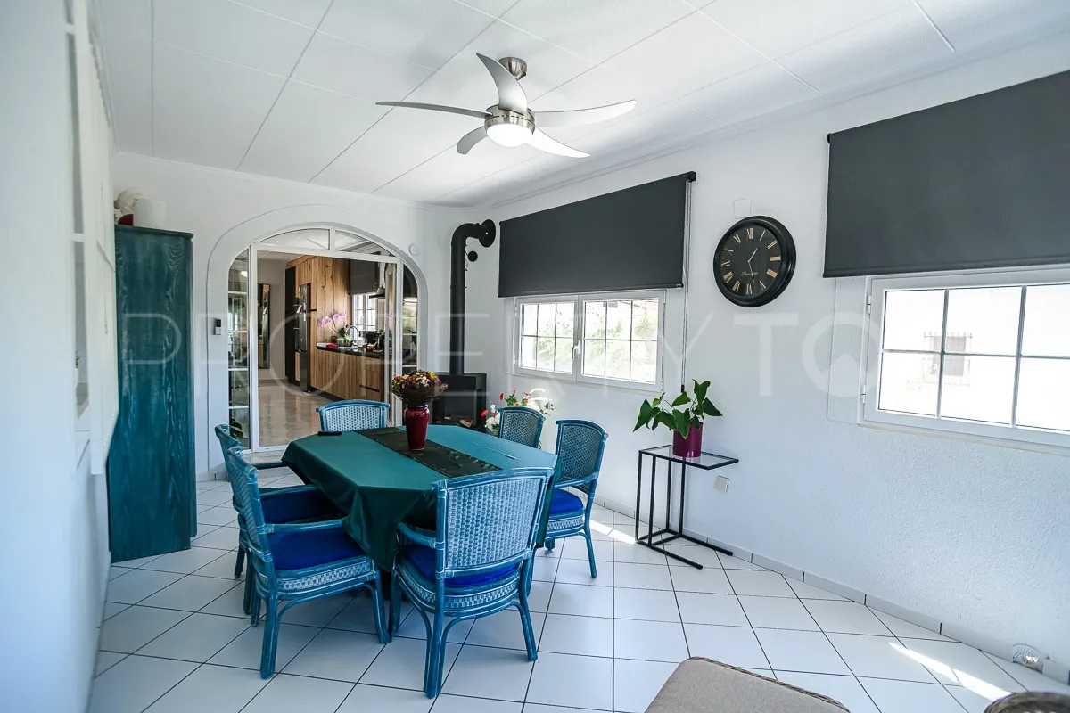 Comprar villa de 3 dormitorios en Villa Marina