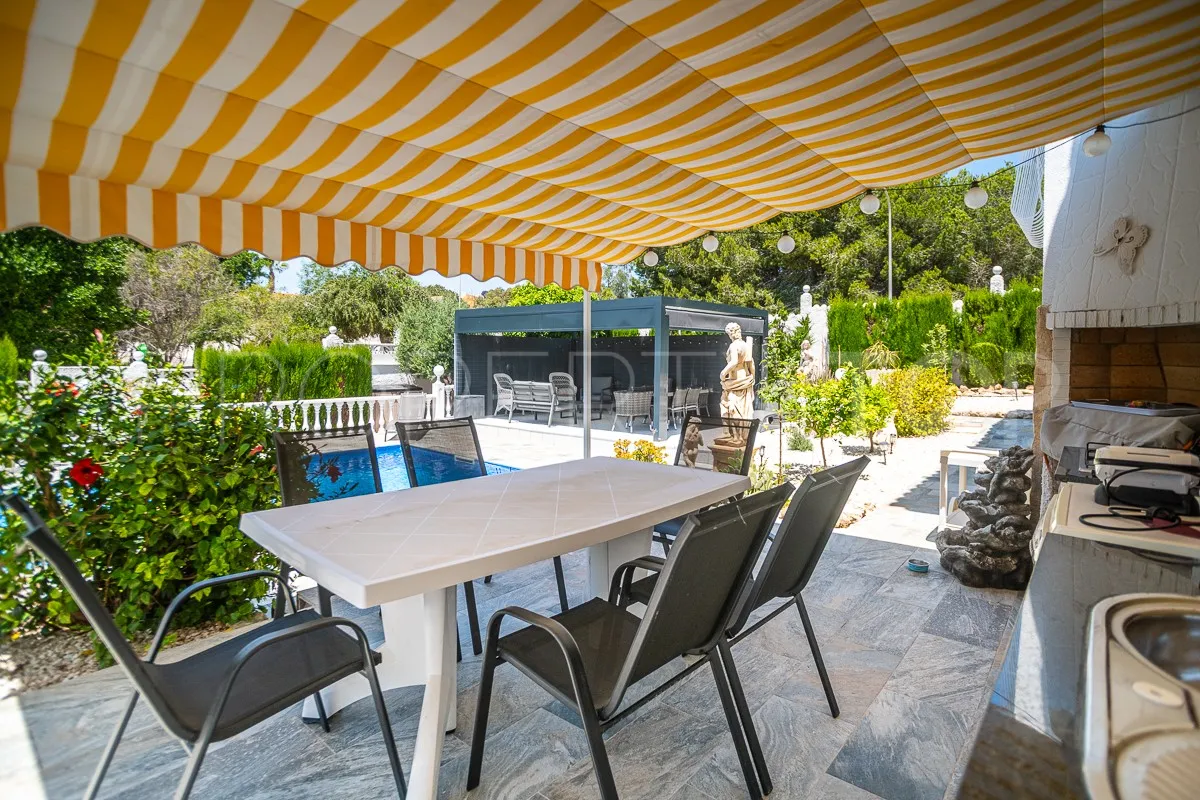 Comprar villa de 3 dormitorios en Villa Marina
