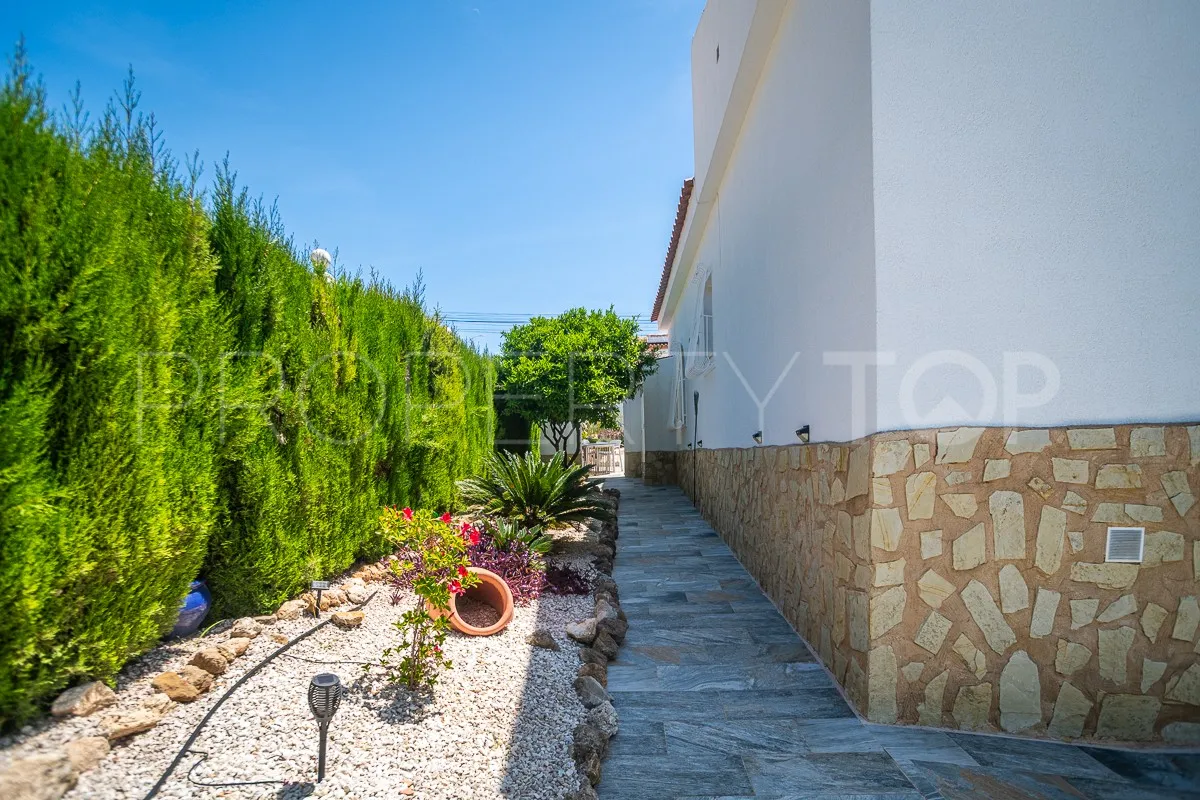 Comprar villa de 3 dormitorios en Villa Marina