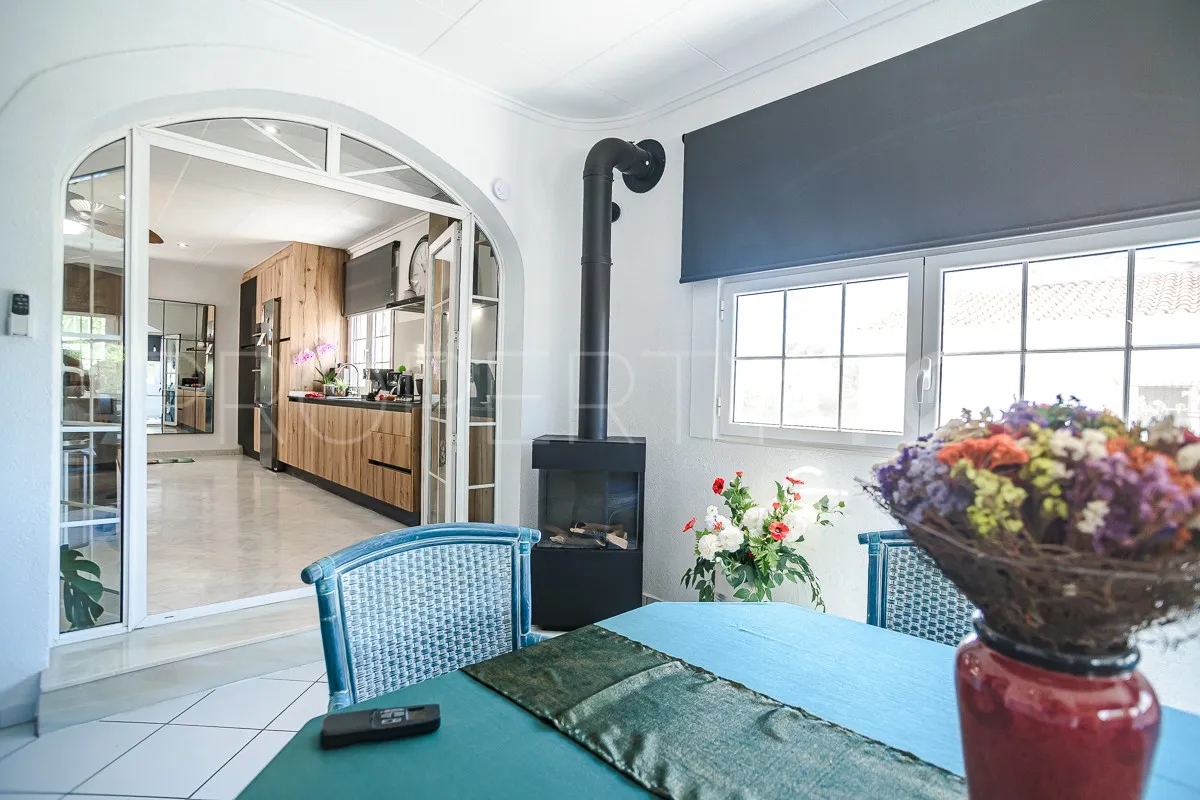 Comprar villa de 3 dormitorios en Villa Marina