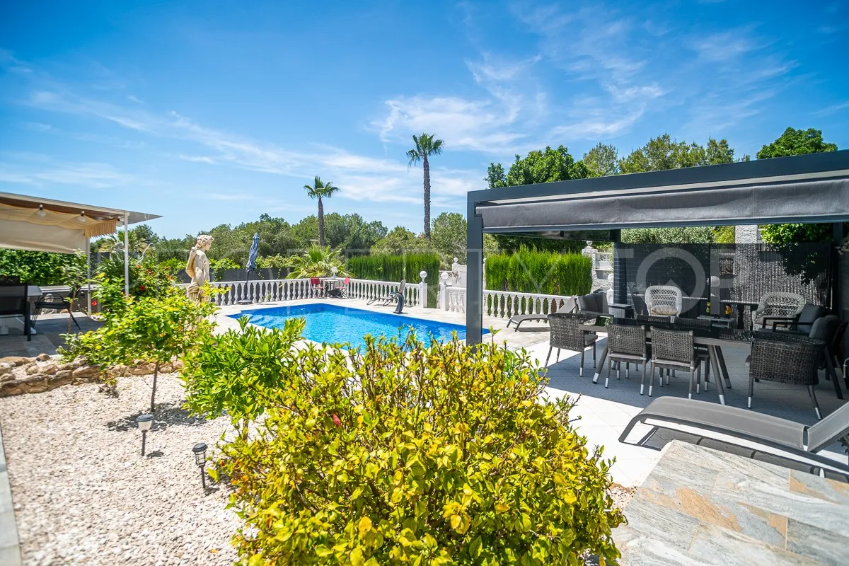Comprar villa de 3 dormitorios en Villa Marina