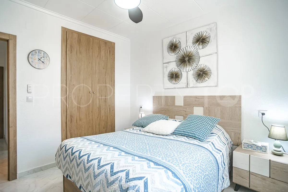 Comprar villa de 3 dormitorios en Villa Marina